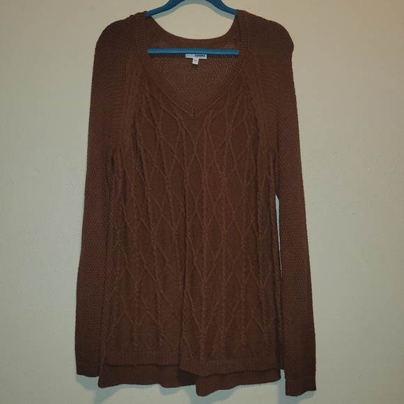 Cable knit rust v neck sweater - Picture 2 of 8
